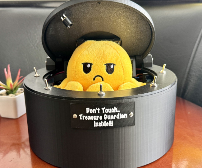 Дизайнерская ручная игрушка DON’T TOUCH!!! OCTOPUS TREASURE GUARDIAN INSIDE!!! BLACK EDITION